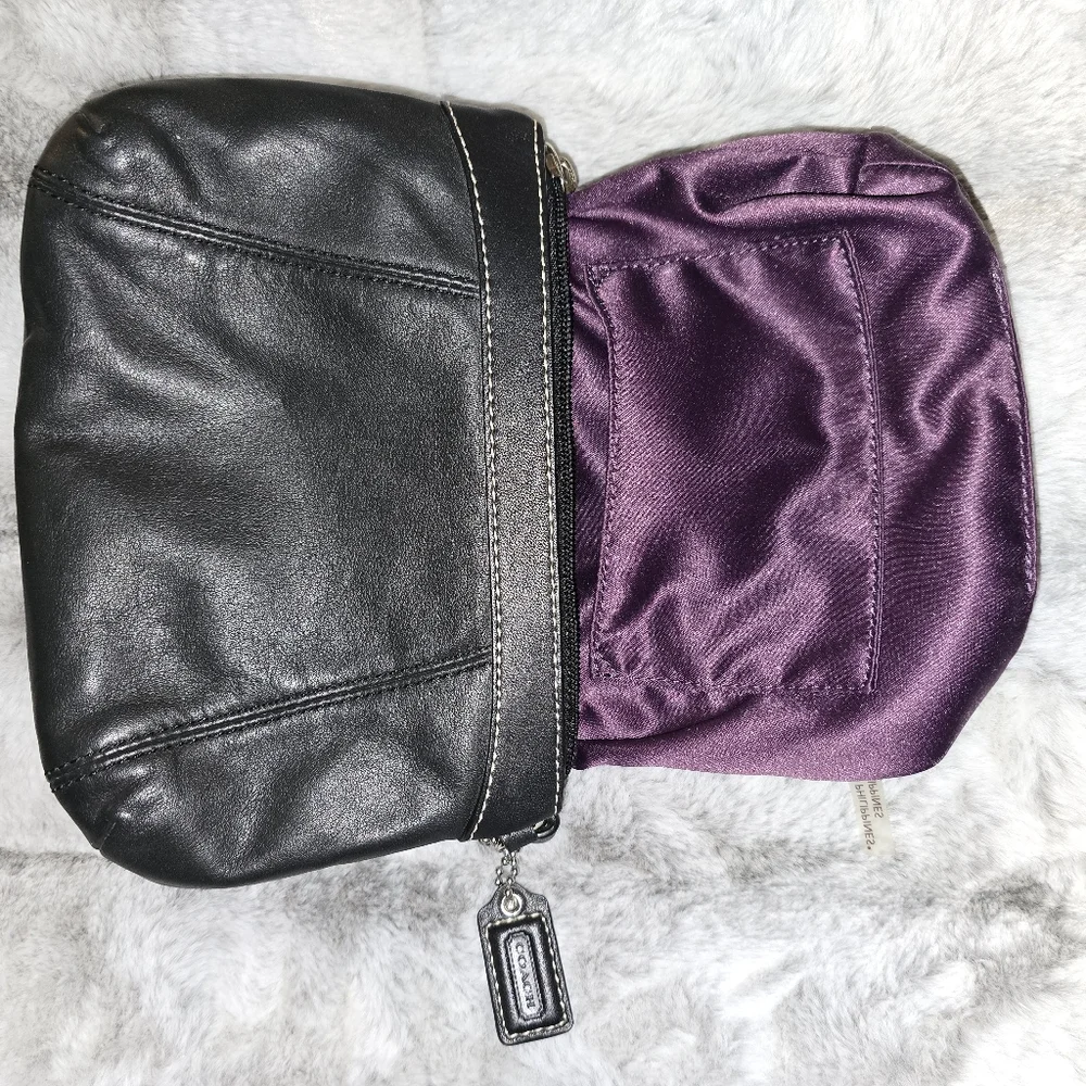 EUC Coach Madison Wristlet Black Leather Pleated with purple Satin Lining‎